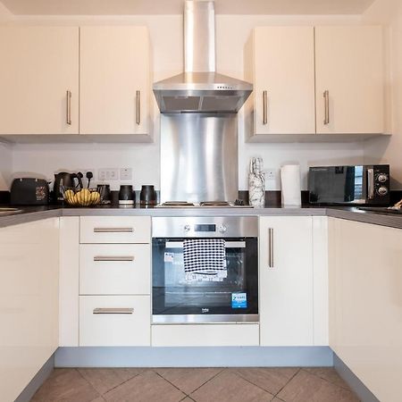 Caliber Stays Birmingham Bliss - Medusa Suite Apartments - Central 2-Bed Retreat - City Attractions, Sleeps 4, Free Netflix, Nearby Parking & Close Proximity - Bullring, Grand Central, The Cube - 5 Minutes Walk Exterior photo