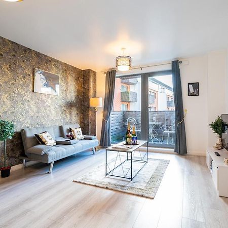 Caliber Stays Birmingham Bliss - Medusa Suite Apartments - Central 2-Bed Retreat - City Attractions, Sleeps 4, Free Netflix, Nearby Parking & Close Proximity - Bullring, Grand Central, The Cube - 5 Minutes Walk Exterior photo