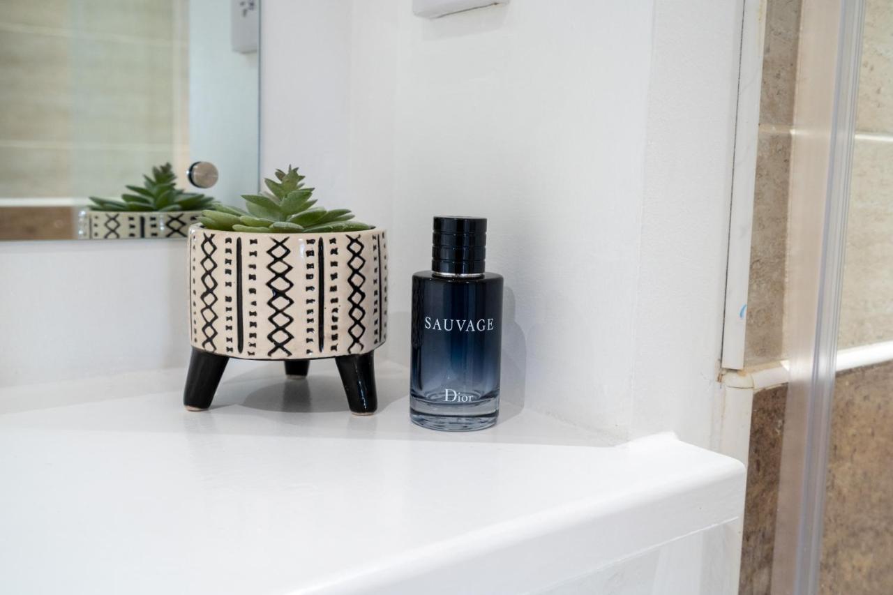 Caliber Stays Birmingham Bliss - Medusa Suite Apartments - Central 2-Bed Retreat - City Attractions, Sleeps 4, Free Netflix, Nearby Parking & Close Proximity - Bullring, Grand Central, The Cube - 5 Minutes Walk Exterior photo