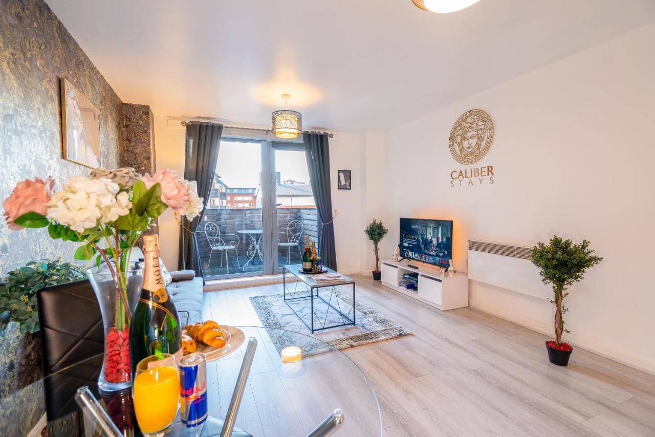 Caliber Stays Birmingham Bliss - Medusa Suite Apartments - Central 2-Bed Retreat - City Attractions, Sleeps 4, Free Netflix, Nearby Parking & Close Proximity - Bullring, Grand Central, The Cube - 5 Minutes Walk Exterior photo