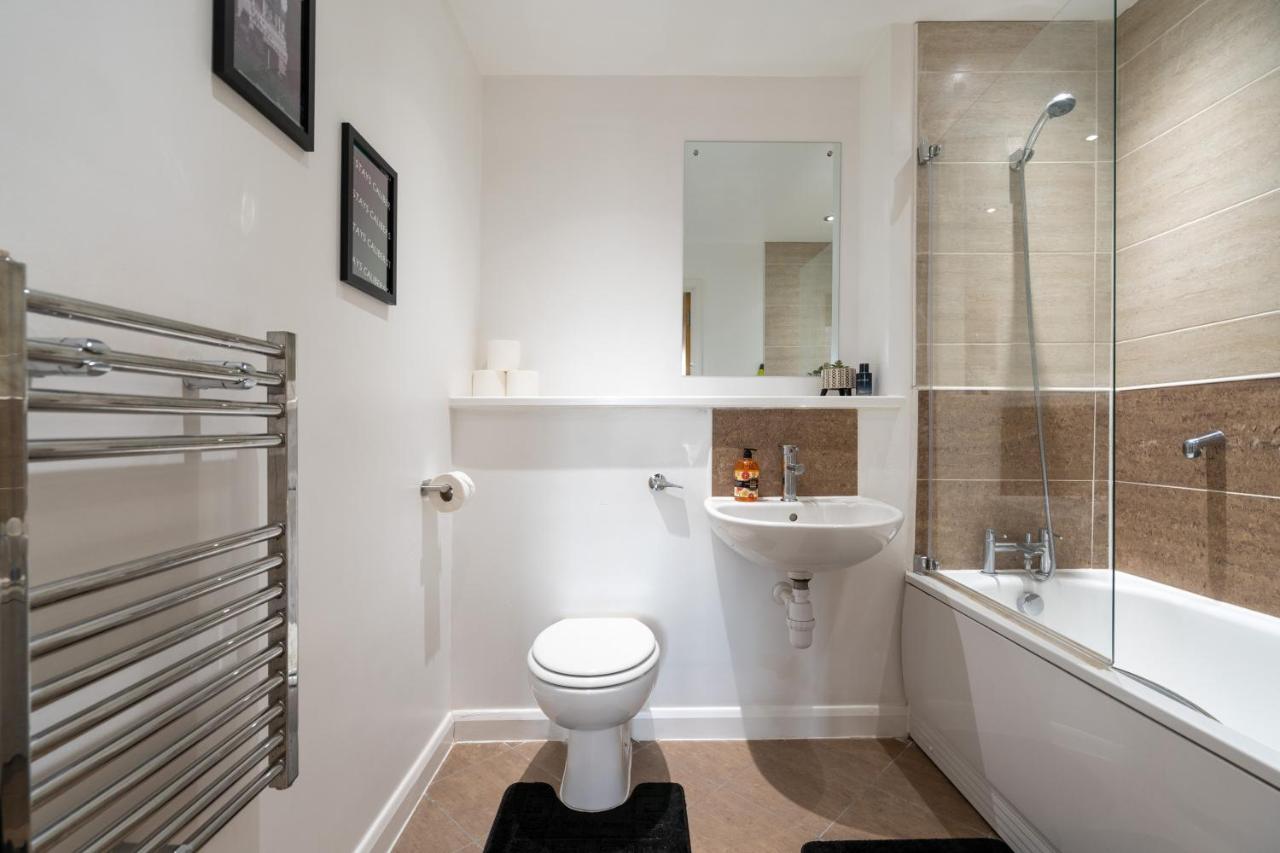Caliber Stays Birmingham Bliss - Medusa Suite Apartments - Central 2-Bed Retreat - City Attractions, Sleeps 4, Free Netflix, Nearby Parking & Close Proximity - Bullring, Grand Central, The Cube - 5 Minutes Walk Exterior photo