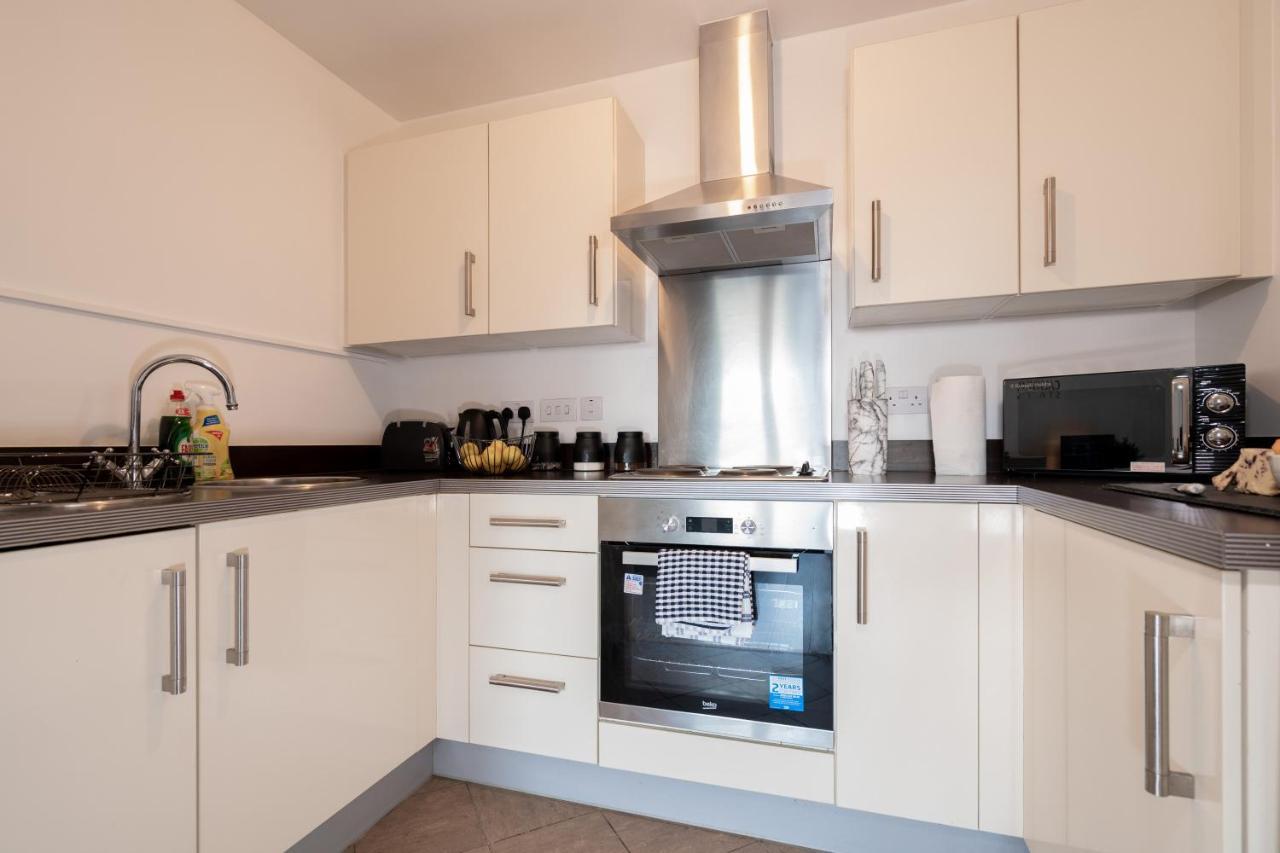 Caliber Stays Birmingham Bliss - Medusa Suite Apartments - Central 2-Bed Retreat - City Attractions, Sleeps 4, Free Netflix, Nearby Parking & Close Proximity - Bullring, Grand Central, The Cube - 5 Minutes Walk Exterior photo